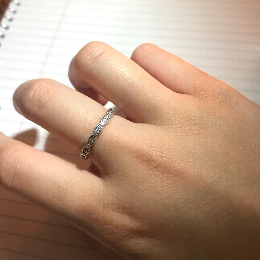 Pandora Sparkling Leaves Band Ring